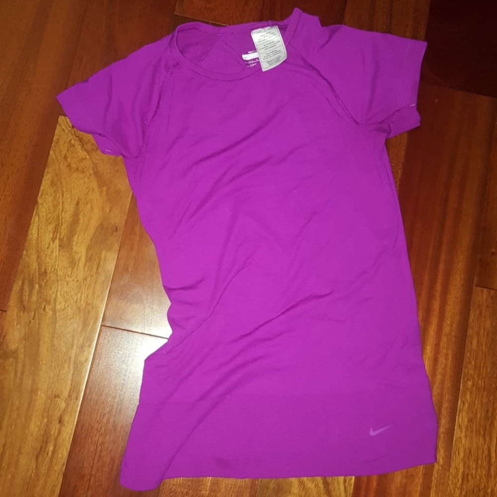 Nike Fitdry super soft and fitted workout tee